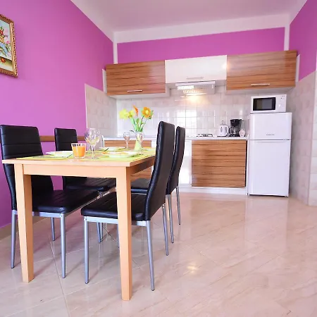 Jukan.6 Apartment Pula